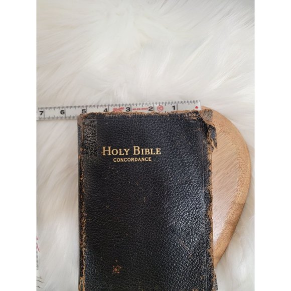 Vintage Holy Bible, Red Letter Edition, Revised Standard Version, Copyright 1962 - Picture 5 of 5